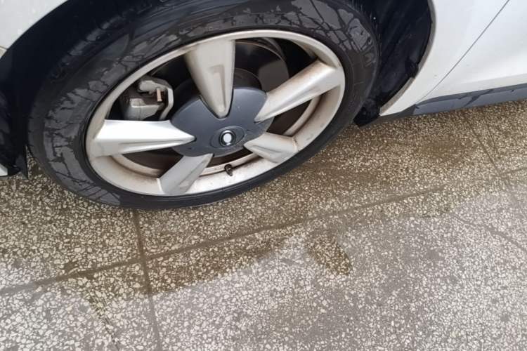 Used ORA Good Cat 2023 401 km Standard Range Luxury Version Lithium Iron Phosphate Left Front Wheel Hub