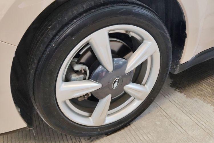 Used ORA Good Cat 2023 401 km Standard Range Premium Version Lithium Iron Phosphate Left Front Wheel Hub