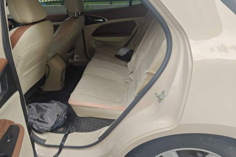 Used ORA Good Cat 2023 401 km Standard Range Luxury Version Lithium Iron Phosphate Left Rear Seat
