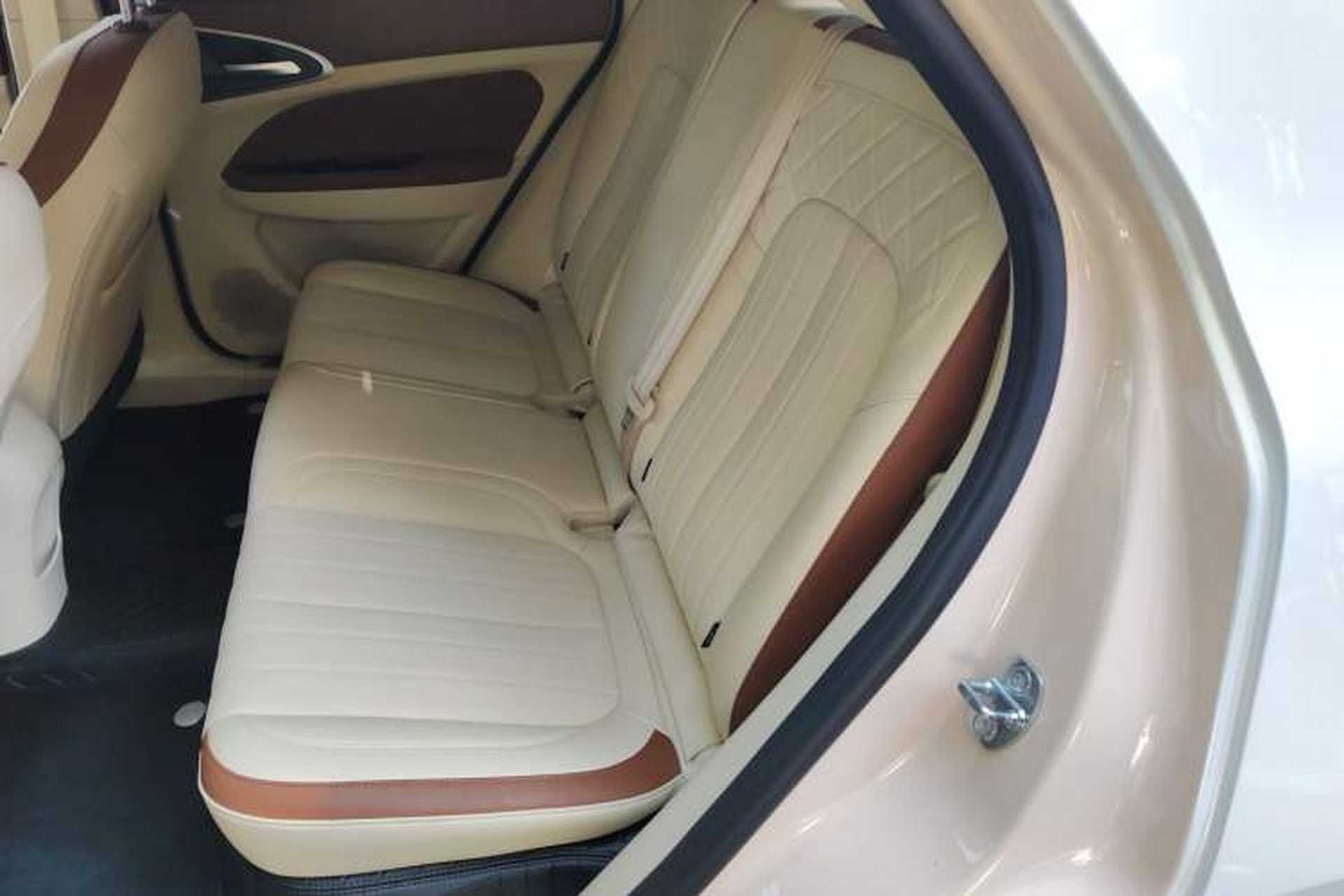 Used ORA Good Cat 2023 401 km Standard Range Luxury Version Lithium Iron Phosphate Left Rear Seat