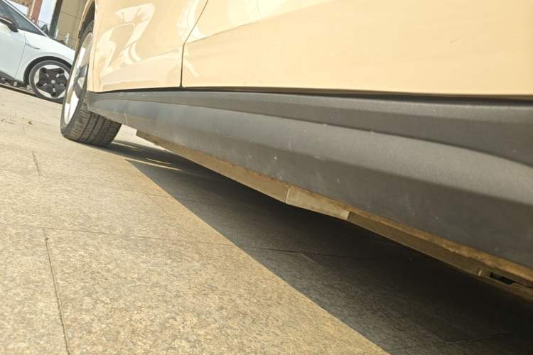 Used ORA Good Cat 2023 401 km Standard Range Luxury Version Lithium Iron Phosphate Left Side Sill