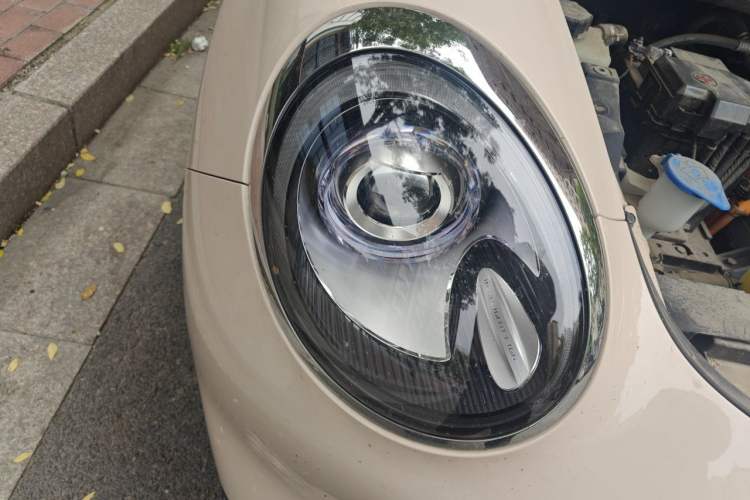 Used ORA Good Cat 2023 401 km Standard Range Luxury Version Lithium Iron Phosphate Right Front Headlight
