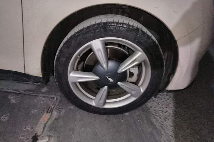 Used ORA Good Cat 2023 401 km Standard Range Premium Version Lithium Iron Phosphate Right Front Wheel Hub