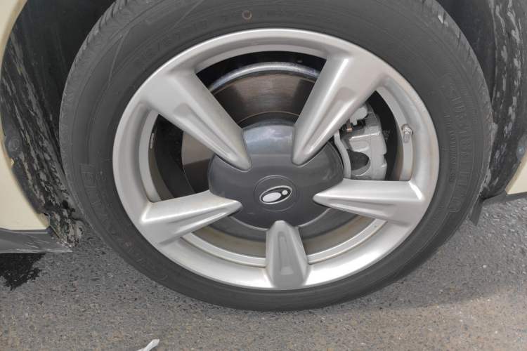 Used ORA Good Cat 2023 401 km Standard Range Luxury Version Lithium Iron Phosphate Right Front Wheel Hub