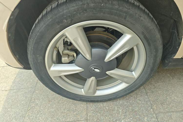 Used ORA Good Cat 2023 401 km Standard Range Luxury Version Lithium Iron Phosphate Right Rear Wheel Hub
