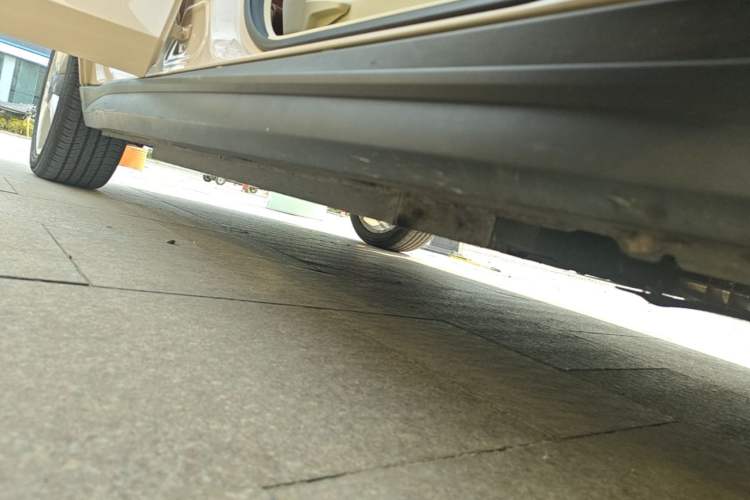 Used ORA Good Cat 2023 401 km Standard Range Luxury Version Lithium Iron Phosphate Right Side Sill