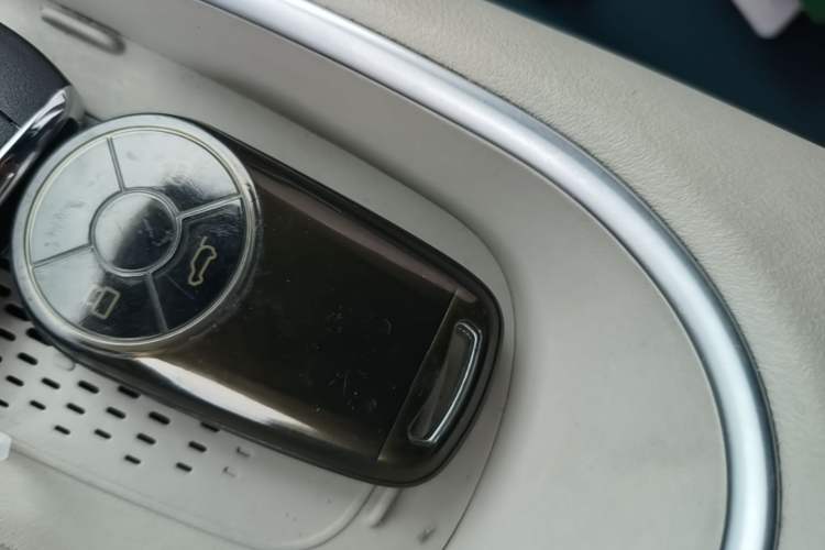 Used ORA Good Cat 2023 401 km Standard Range Luxury Version Lithium Iron Phosphate Vehicle Key
