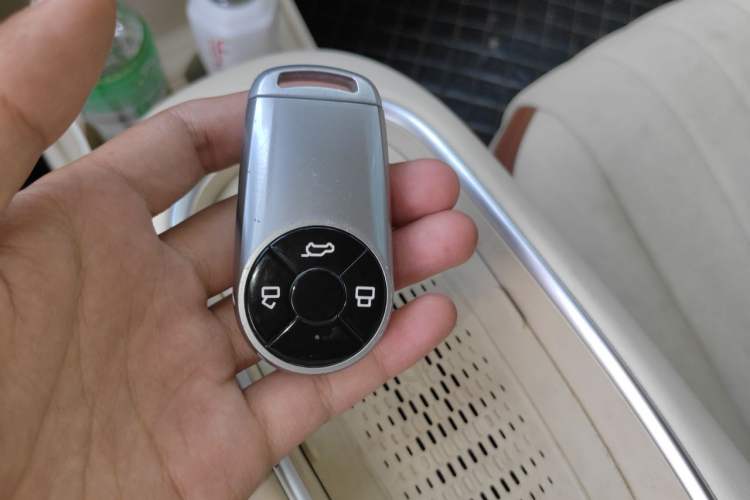 Used ORA Good Cat 2023 401 km Standard Range Luxury Version Lithium Iron Phosphate Vehicle Key