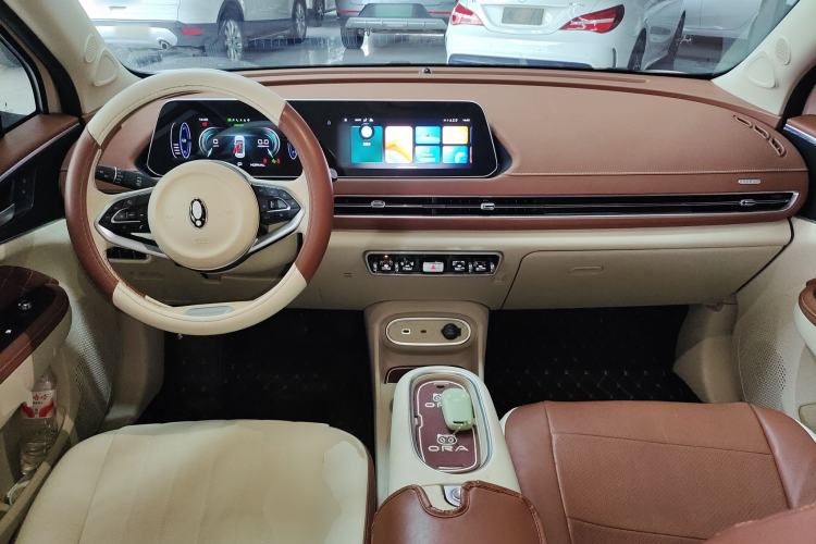 Used ORA Good Cat 2023 401 km Standard Range Luxury Version Lithium Iron Phosphate Center Console