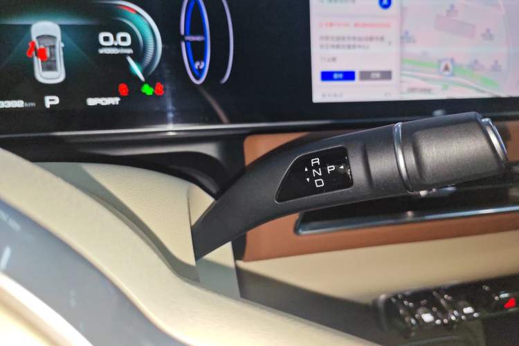 Used ORA Good Cat 2023 401 km Standard Range Luxury Version Ternary Lithium Gear Lever