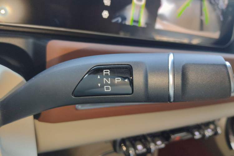 Used ORA Good Cat 2023 401 km Standard Range Luxury Version Lithium Iron Phosphate Gear Lever