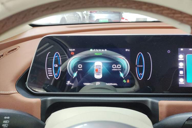 Used ORA Good Cat 2023 401 km Standard Range Luxury Version Lithium Iron Phosphate Instrument Cluster