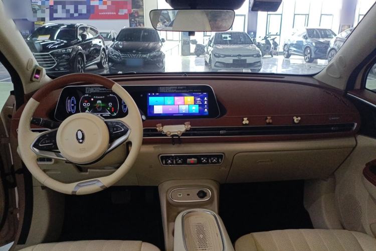 Used ORA Good Cat 2023 401 km Standard Range Premium Version Lithium Iron Phosphate Interior 2