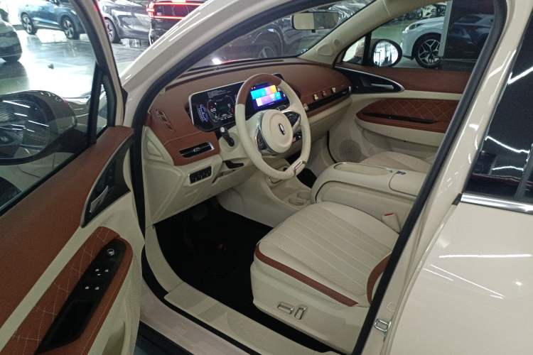 Used ORA Good Cat 2023 401 km Standard Range Premium Version Lithium Iron Phosphate Interior 3