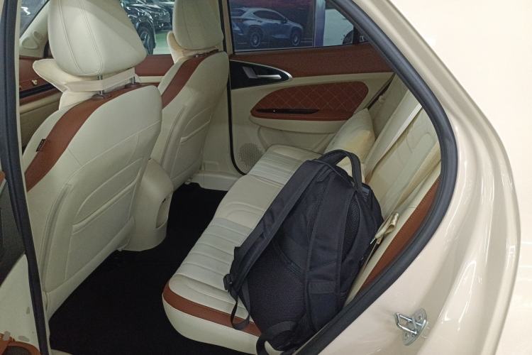 Used ORA Good Cat 2023 401 km Standard Range Premium Version Lithium Iron Phosphate Interior 4