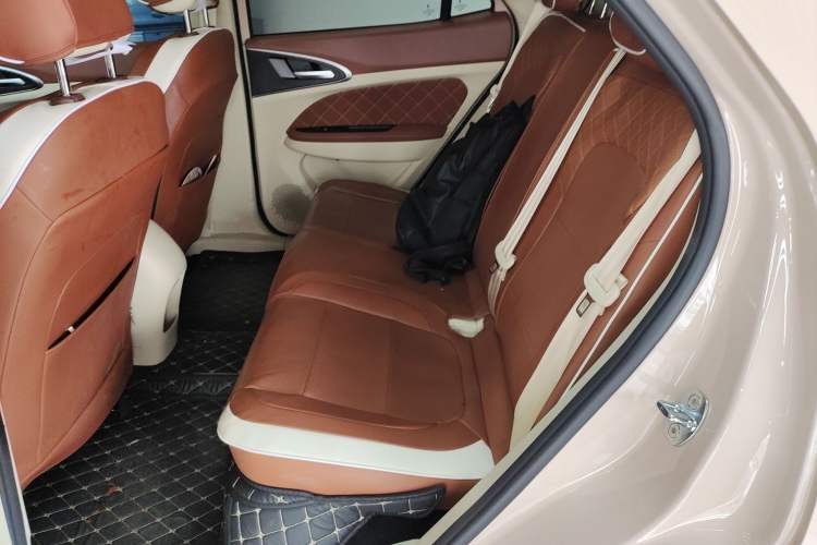 Used ORA Good Cat 2023 401 km Standard Range Luxury Version Lithium Iron Phosphate Left Rear Seat