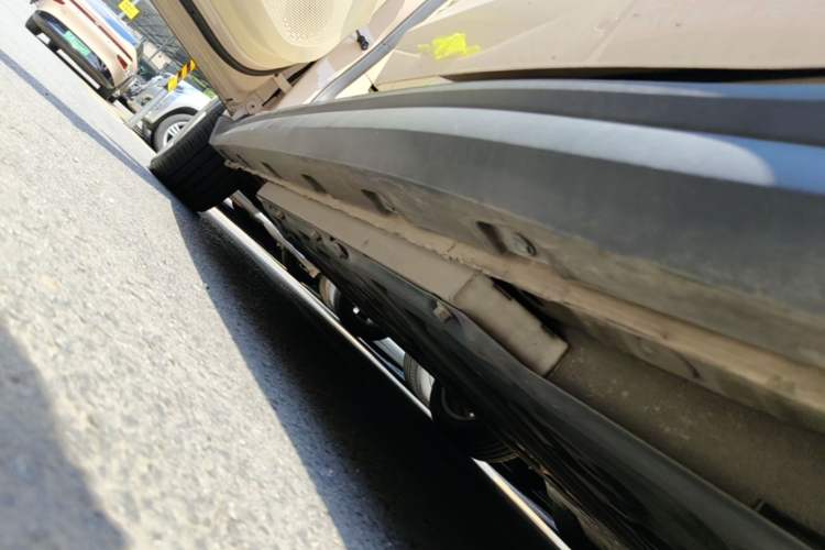 Used ORA Good Cat 2023 401 km Standard Range Luxury Version Lithium Iron Phosphate Left Side Sill