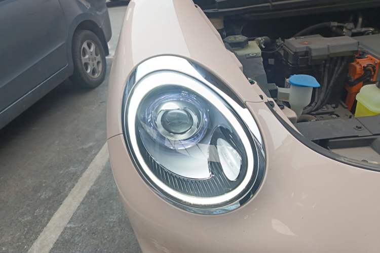 Used ORA Good Cat 2023 401 km Standard Range Luxury Version Ternary Lithium Right Front Headlight