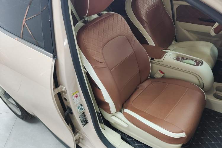 Used ORA Good Cat 2023 401 km Standard Range Luxury Version Lithium Iron Phosphate Right Front Seat