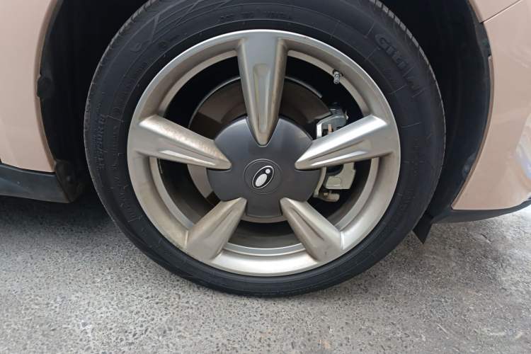 Used ORA Good Cat 2023 401 km Standard Range Luxury Version Ternary Lithium Right Front Wheel Hub
