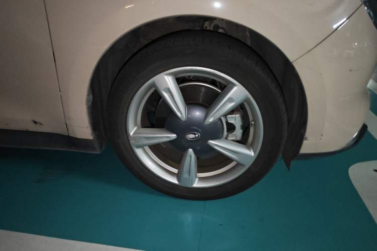 Used ORA Good Cat 2023 401 km Standard Range Premium Version Lithium Iron Phosphate Right Front Wheel Hub