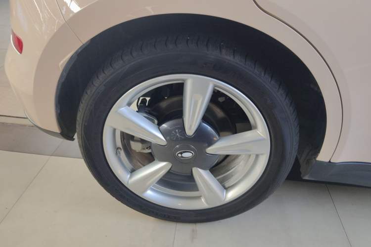 Used ORA Good Cat 2023 401 km Standard Range Luxury Version Lithium Iron Phosphate Right Rear Wheel Hub