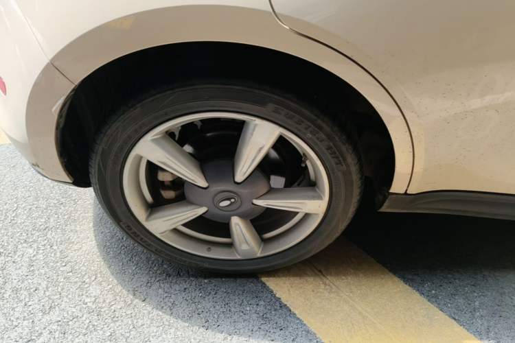 Used ORA Good Cat 2023 401 km Standard Range Luxury Version Lithium Iron Phosphate Right Rear Wheel Hub