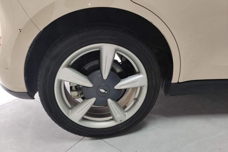 Used ORA Good Cat 2023 401 km Standard Range Luxury Version Lithium Iron Phosphate Right Rear Wheel Hub