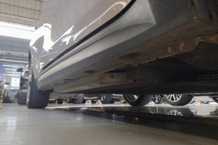 Used ORA Good Cat 2023 401 km Standard Range Luxury Version Lithium Iron Phosphate Right Side Sill