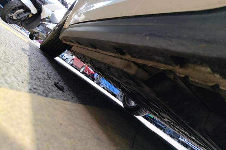 Used ORA Good Cat 2023 401 km Standard Range Luxury Version Lithium Iron Phosphate Right Side Sill