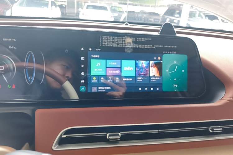 Used ORA Good Cat 2024 401 km Range Luxury Version 135 kW Audio And AC Panel