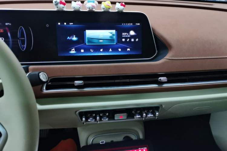Used ORA Good Cat 2024 401 km Luxury Version 126 kW Audio And AC Panel