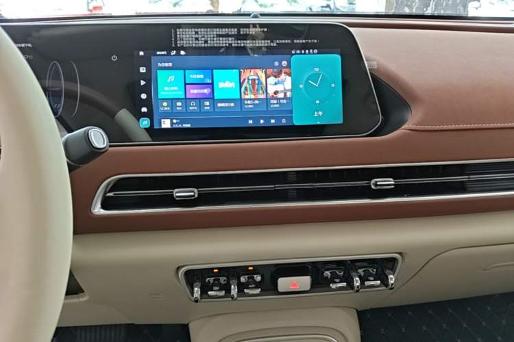 Used ORA Good Cat 2024 401 km Range Luxury Version 135 kW Audio And AC Panel