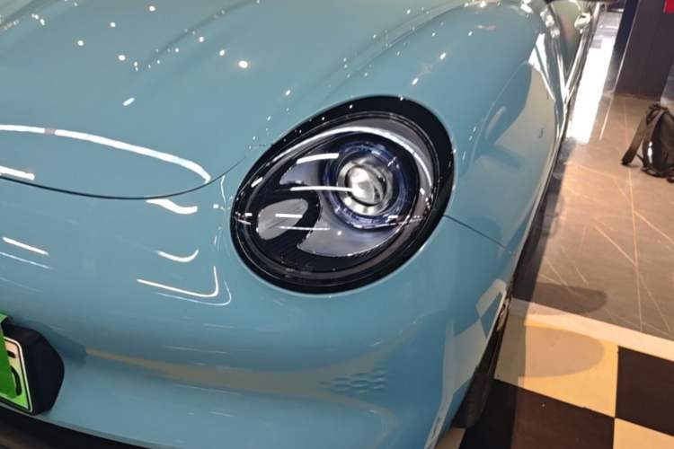 Used ORA Good Cat 2024 401 km Range Luxury Version 135 kW Left Front Headlight