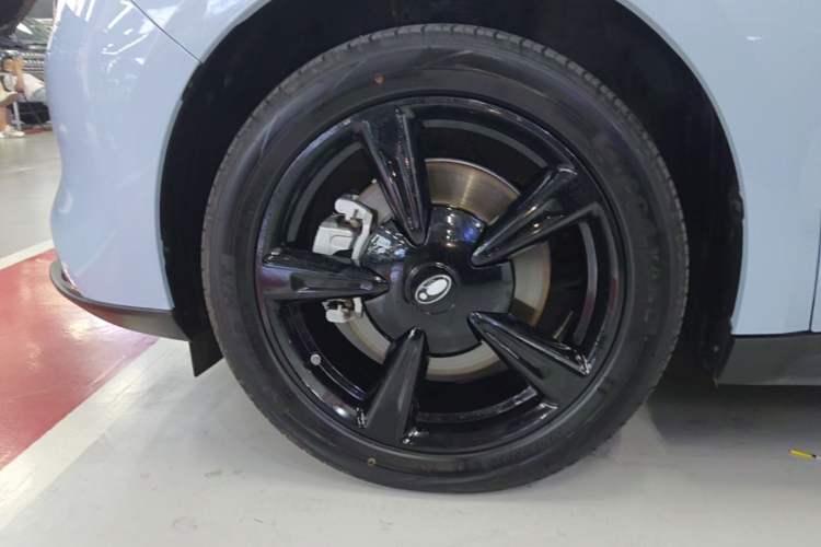 Used ORA Good Cat 2024 401 km Luxury Version Left Front Wheel Hub