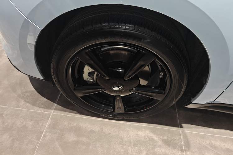 Used ORA Good Cat 2024 501 km Luxury Version Left Front Wheel Hub
