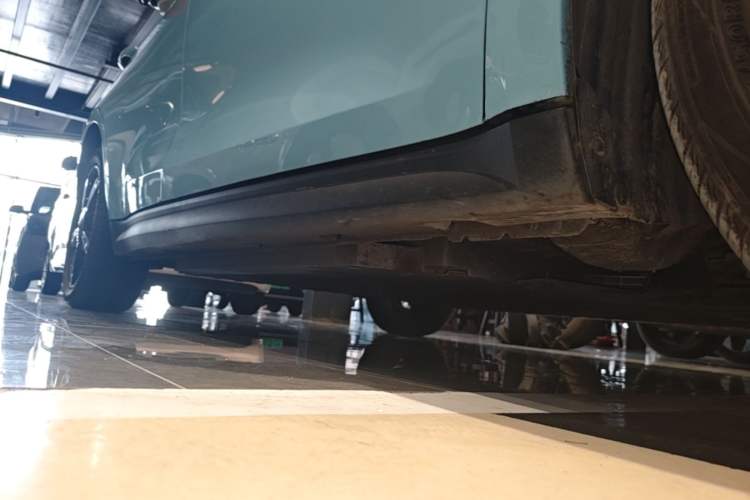 Used ORA Good Cat 2024 401 km Range Luxury Version 135 kW Right Side Sill