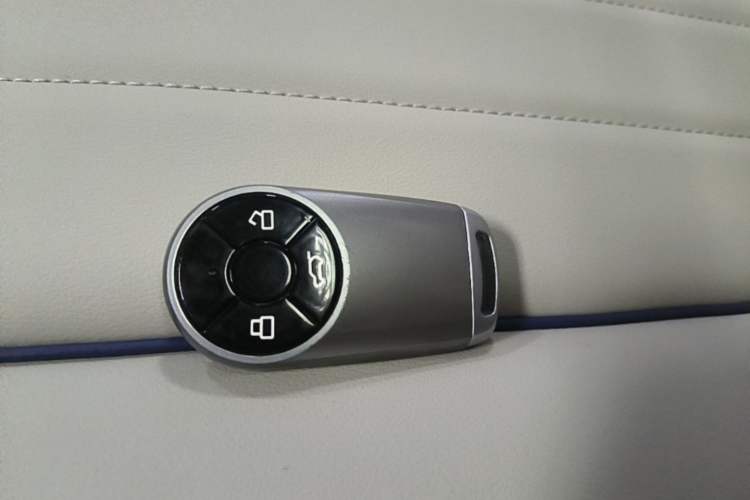 Used ORA Good Cat 2024 401 km Luxury Version Vehicle Key
