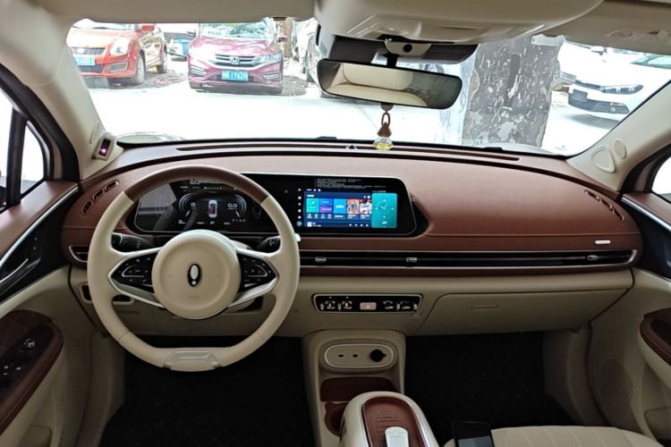 Used ORA Good Cat 2024 401 km Range Luxury Version 135 kW Center Console