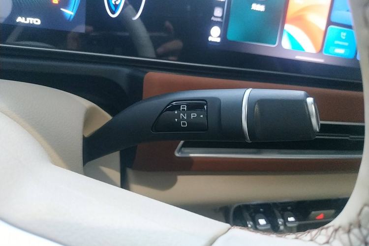 Used ORA Good Cat 2024 401 km Luxury Version 126 kW Gear Lever