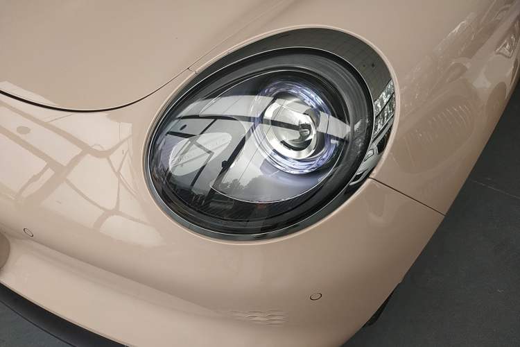 Used ORA Good Cat 2024 401 km Luxury Version 126 kW Left Front Headlight