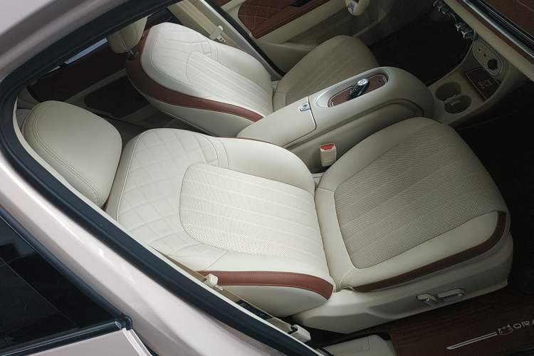 Used ORA Good Cat 2024 401 km Luxury Version 126 kW Right Front Seat