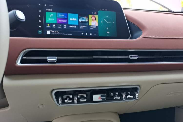 Used ORA Good Cat 2024 401 km Luxury Version Audio And AC Panel