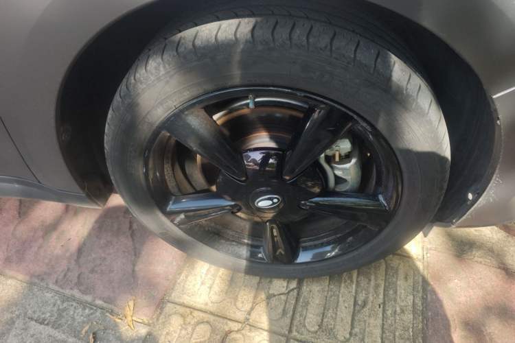 Used ORA Good Cat 2024 401 km Luxury Version Right Front Wheel Hub