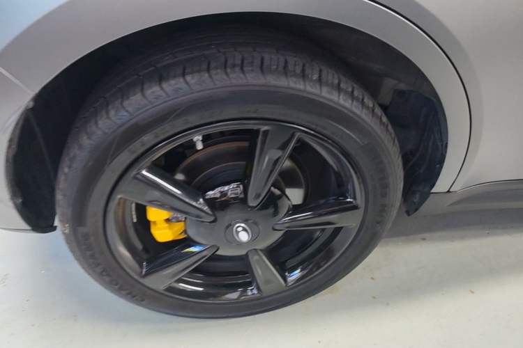 Used ORA Good Cat 2024 401 km Luxury Version 126 kW Right Rear Wheel Hub