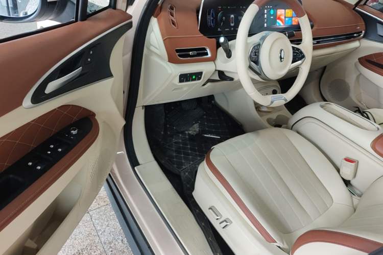 Used ORA Good Cat 2024 401 km Range Luxury Version 135 kW Driver Seat