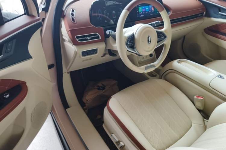 Used ORA Good Cat 2024 401 km Range Luxury Version 135 kW Driver Seat