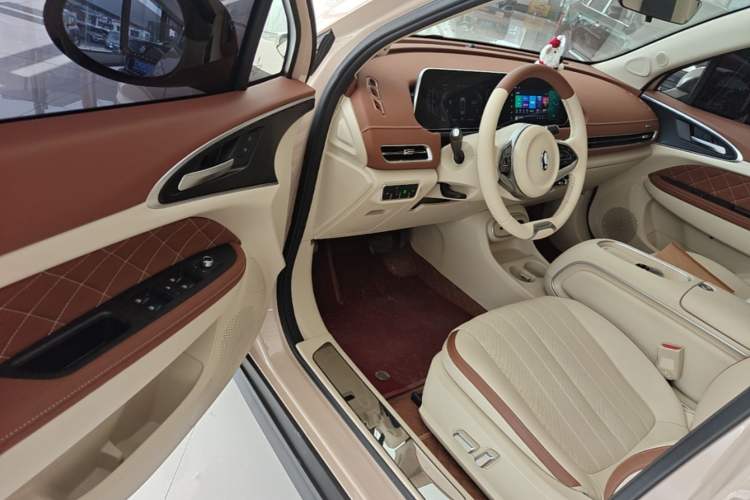 Used ORA Good Cat 2024 401 km Range Luxury Version 135 kW Driver Seat