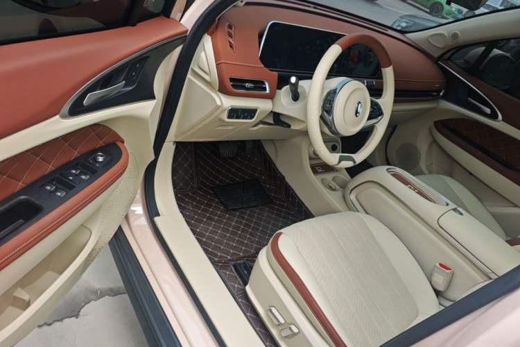 Used ORA Good Cat 2024 401 km Range Luxury Version 135 kW Driver Seat