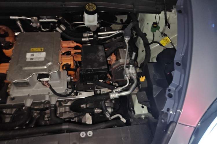 Used ORA Good Cat 2024 401 km Luxury Version 126 kW Engine Bay Left